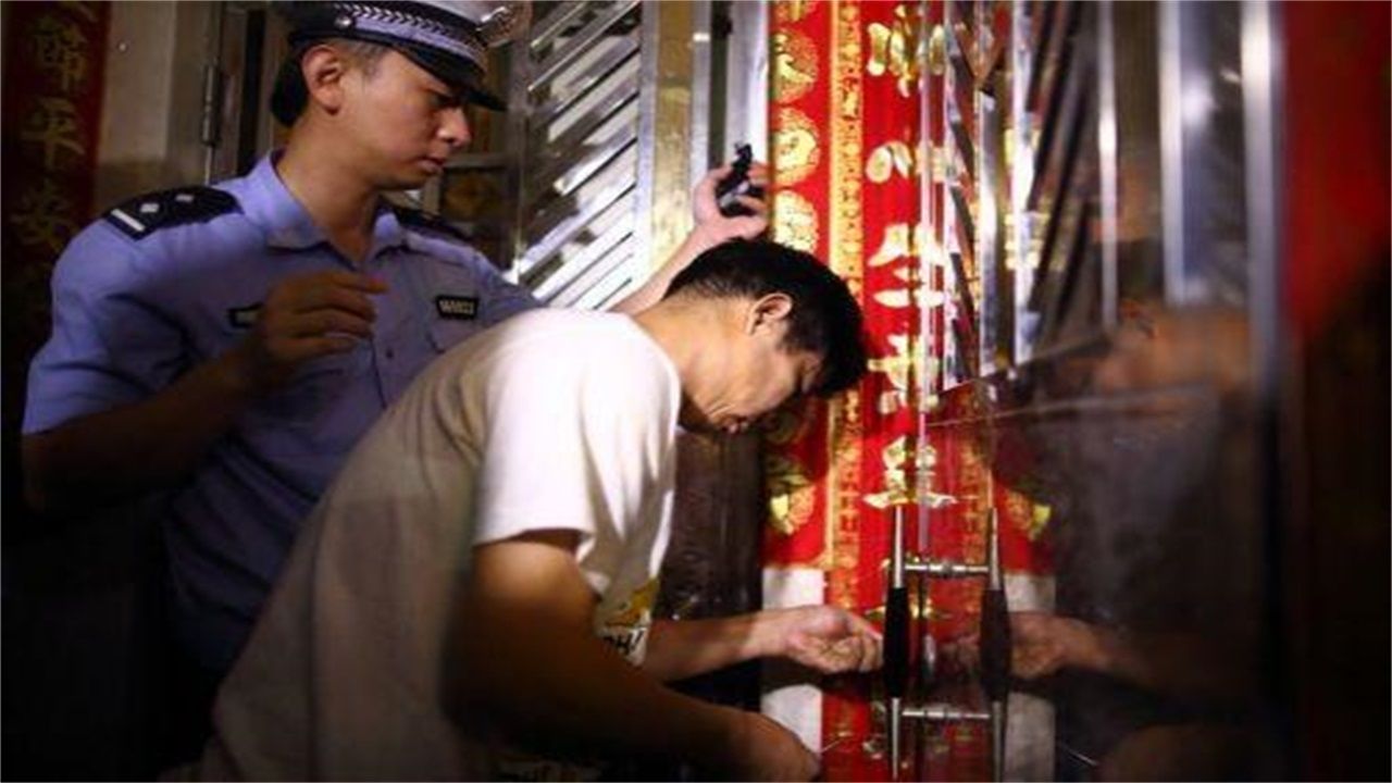 宜宾请开锁师傅开了锁后，师傅为什么一般都不进门，就算主人请也不进去？
